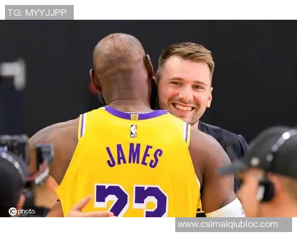 里夫斯与东契奇同场表现惊艳场均得分与助攻数据对比分析 里夫斯与东契奇同场表现惊艳场均得分与助攻数据对比分析