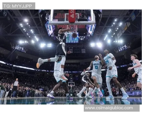 字母哥罚球全中空接暴扣绝杀全场砍下30分10板5助展现超级巨星风范